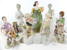 11 FIGURINES