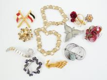 BROOCHES, BRACELETS