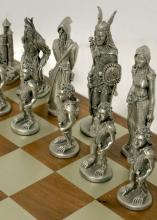 LORD OF THE RINGS CHESS SET