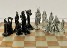LORD OF THE RINGS CHESS SET