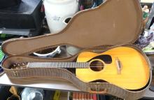 YAMAHA ACOUSTIC GUITAR WITH CASE