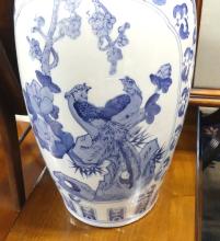 LARGE CHINESE PORCELAIN VASE