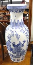 LARGE CHINESE PORCELAIN VASE