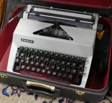 VINTAGE TYPEWRITER