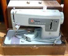 VINTAGE SINGER SEWING MACHINE