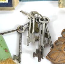 TRAY OF CURIOS