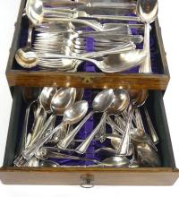 OAK CUTLERY CANTEEN WITH CONTENTS