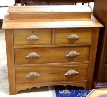 VICTORIAN CHEST OF DRAWERS