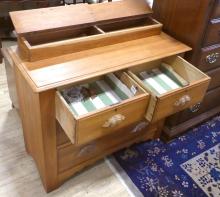 VICTORIAN CHEST OF DRAWERS