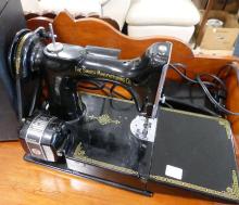 SINGER FEATHERWEIGHT SEWING MACHINE