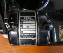 SINGER FEATHERWEIGHT SEWING MACHINE