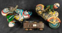 THREE VINTAGE TIN WIND-UP TOYS