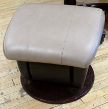 LA-Z-BOY LEATHER EXECUTIVE CHAIR AND FOOTSTOOL