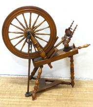 ANTIQUE SPINNING WHEEL