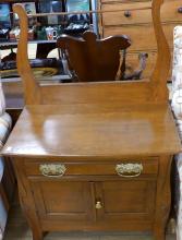 ANTIQUE OAK WASHSTAND