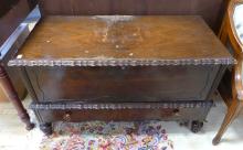 VINTAGE BLANKET BOX
