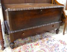 VINTAGE BLANKET BOX