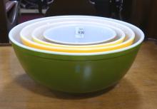 GRADUATED PYREX MIXING BOWL SET