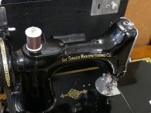 SINGER FEATHERWEIGHT SEWING MACHINE