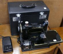 SINGER FEATHERWEIGHT SEWING MACHINE