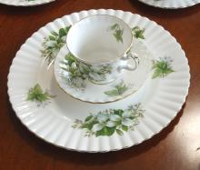 ROYAL ALBERT "TRILLIUM" DINNERWARE