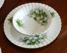 ROYAL ALBERT "TRILLIUM" DINNERWARE