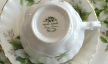 ROYAL ALBERT "TRILLIUM" DINNERWARE