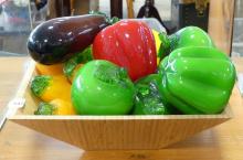 BOWL OF ART GLASS FRUITS AND VEGETABLES