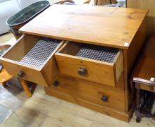 ANTIQUE PINE CHEST OF DRAWERS