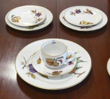 ROYAL WORCESTER "EVESHAM" DINNERWARE