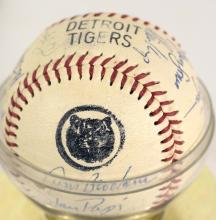 AUTOGRAPHED DETROIT TIGERS BASEBALL AND PHOTO