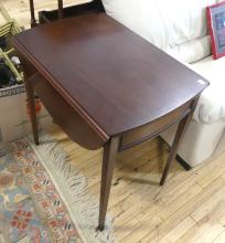 DROP-LEAF LAMP TABLE