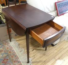 DROP-LEAF LAMP TABLE