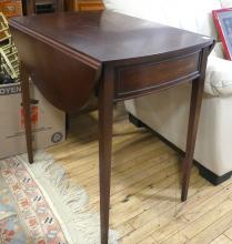 DROP-LEAF LAMP TABLE