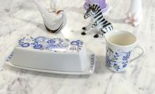 FIVE FIGURINES, BUTTER DISH AND CREAMER