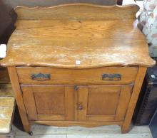 ANTIQUE OAK WASHSTAND