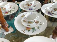 ROYAL WORCESTER "EVESHAM" DINNERWARE