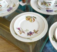 ROYAL WORCESTER "EVESHAM" DINNERWARE