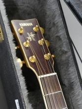 YAMAHA ACOUSTIC GUITAR