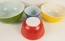 PYREX GRADUATED MIXING BOWL SET