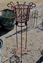WIRE WORK PLANT STAND
