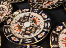 TWELVE DERBY "IMARI" BREAD AND BUTTER PLATES