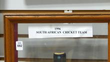 AUTOGRAPHED CRICKET BAT