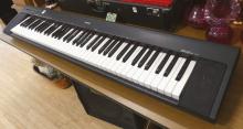 YAMAHA ELECTRIC KEYBOARD