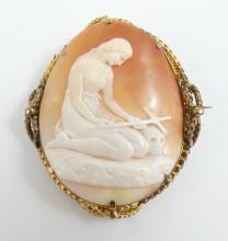 ANTIQUE CAMEO BROOCH