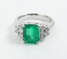 VINTAGE EMERALD & DIAMOND RING