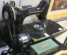 SINGER FEATHERWEIGHT SEWING MACHINE