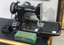 SINGER FEATHERWEIGHT SEWING MACHINE