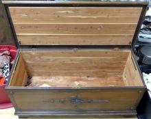 HONDERICH BLANKET BOX