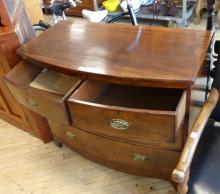 GEORGIAN CHEST OF DRAWERS